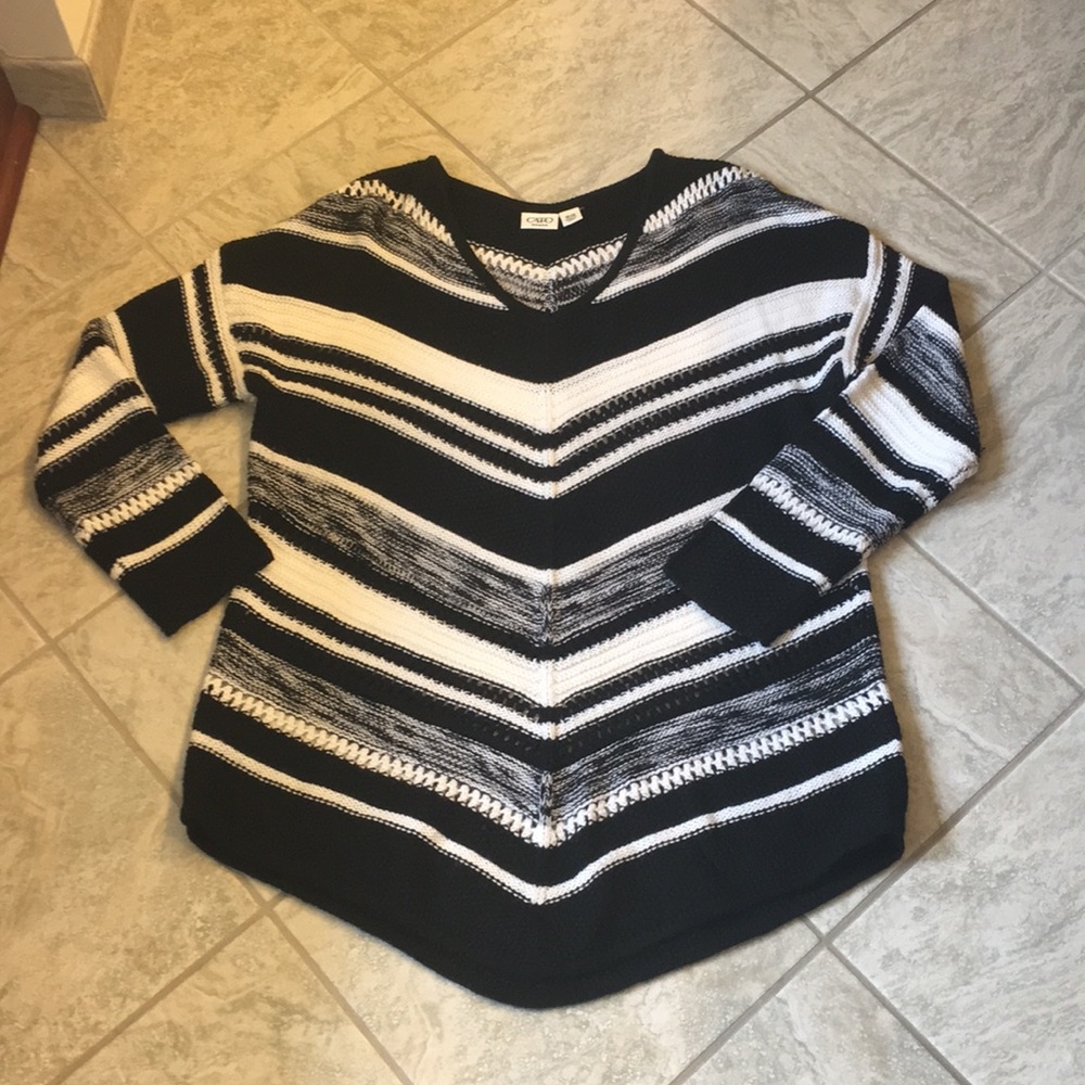 Black and white chevron stripe sweater, 18 20